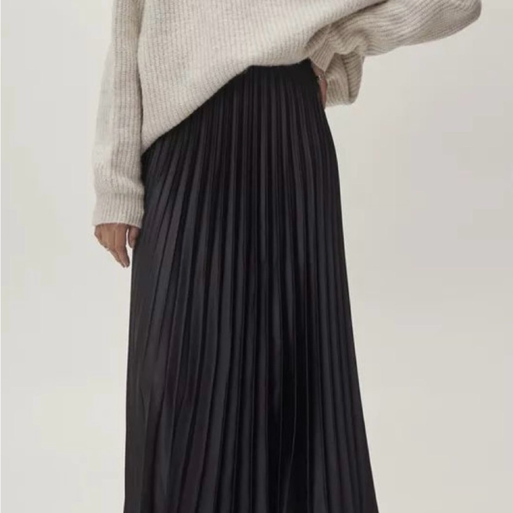 HM Black Pleated Skirt